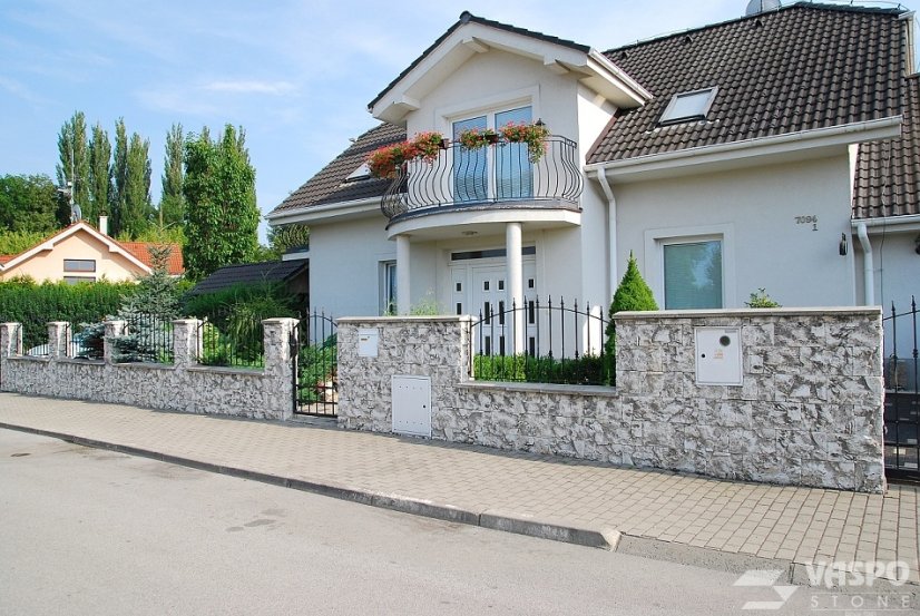 Travertín zvetraný